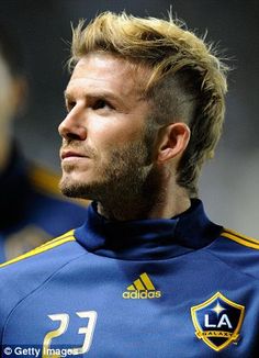 David Beckham Mohawk, Short Punk Haircuts, Soccer Player Hairstyles, David Beckham Soccer, David Beckham Haircut, Soccer Players Haircuts, Football Hairstyles, Beckham Haircut, Punk Haircut