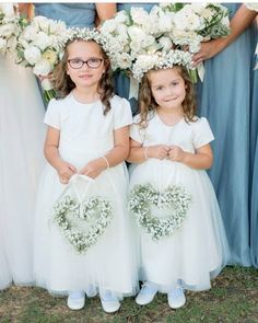 Blue Wedding Flower, Bridal Bouquet Styles, Flower Girl Inspiration, Alternative Wedding Bouquet, White Rose Wedding Bouquet, White Wedding Decorations, White Roses Wedding, Wedgewood Wedding, Rose Wedding Bouquet