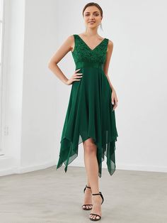 Deep V-Neck Lace Chiffon Bridesmaid Dress with Asymmetrical Hem #color_Dark Green Lace Chiffon Bridesmaid Dress, Plus Size Gowns, Gown Plus Size, Asymmetrical Hem Dress, Bride Groom Dress, Mob Dresses, Sleeveless Short Dress, Ever Pretty, Lace Chiffon