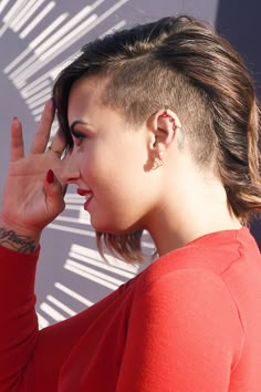 Demi's hair at the 2014 VMA's Asymmetrical Hair, Creative Haircuts, Half Shaved, Side Hairstyles, Super Hair