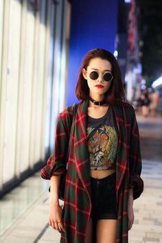 Stil Rock, Grunge Style Outfits, Outfits Vintage, Flannel Outfits, 90s Fashion Grunge, Vintage Hipster, Street Style Blog