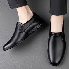 New Breathable Mens Casual Shoes Lightweight Deodorant Men's Shoes Rubber Soft Bottom Fashion Peas Shoes Man Moccasins % Comfortable Leather Shoes, Brown Boat Shoes, Top Shoes For Men, Heel Sandals Outfit, Men Shoes Formal, Leather Loafer Shoes, Casual Leather Shoes, Moccasins Mens, Gentleman Shoes