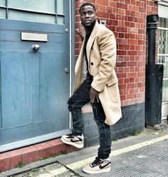 Hollywood Men, Kevin Hart, Mens Fashion Suits, Black Men Fashion, Hollywood Actor, Sneaker Collection, A Fan, Types Of Fashion Styles, Smart Casual