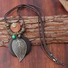 Category:Necklaces; Season:Spring,Winter,Fall,Summer; Gender:Women's; Quantity:1PC; Style:Boho,Bohemian,Ethnic Style,Vintage,Chic  Modern; Jewelry Type:necklace; Occasion:Weekend,Outdoor,Daily,Holiday,Street,Dailywear,Prom; Material:Alloy; Color:Green; Pattern:Leaf; Front page:FF; Length: Leaf Necklaces, Cheap Necklaces, Women Chain, Women Bags Fashion, Chic Jewelry, Leaf Necklace, Green Necklace, Leaf Pendant, Pendant Design