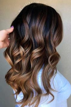 Coupes de cheveux en couches pour dames-7 Beige Hair, Icy Blonde Hair, Hair Color Caramel, Brown Balayage, Peinados Fáciles Para Cabello Corto, Hair Color Pink, Hair Color Highlights