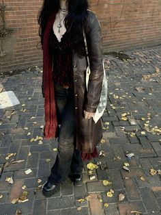 (not my photo) Goth Outfits Y2k, Goth Outfit Ideas Winter, Vampy Outfits Aesthetic, 90s Vampire Outfit, Goth Fall Aesthetic, Punk Fall Outfits, Goth Outfit Winter, Fall Outfits Goth, Winter Gothic Outfits