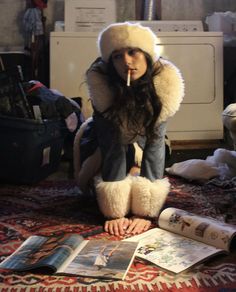 Renee Bellerive, Filmy Vintage, Russian Winter, Winter Boho, I'm With The Band, Reading A Book, Winter Fits, 가을 패션, French Girl