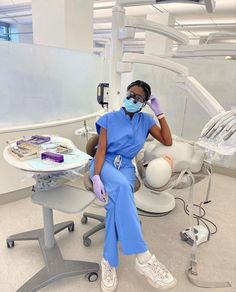 Dentist School Aesthetic, Dentist Dream Job, Orthodontist Aesthetic Job, Black Orthodontist Aesthetic, Pediatric Dentistry Aesthetic, Dentist Aesthetic Medical, Ortho Aesthetic, Dental Hygiene Vision Board, Pediatric Dentist Aesthetic