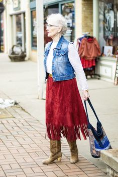 How To Wear Cowboy Boots Women Over 50, Western Attire For Women, Country Dance Outfit, Outfits For Older Women, Western Dresses For Women, Country Fashion Women, Fifties Fashion, Western Style Outfits, Western Outfits Women