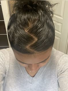 Chignon plaquer à zig zag Zig Zag Hairline Hairstyle, Zig Zag Parting Hairstyles, Zig Zag Slick Back Ponytail, Zig Zag Slick Back Bun, Zig Zag Part Slick Back, Jade Bratz Costume, Zig Zag Slick Back, Zig Zag Middle Part, Slip Back Hair