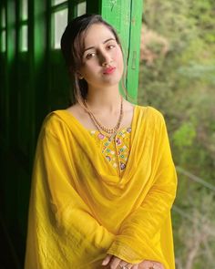 Girl Crush Fashion, Beautiful Smile Women, Indian Beauty Saree, Desi Beauty, Stylish Girl, In Dubai, Desi, Girl Fashion