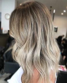 Lived in hair colour Blonde bronde brunette golden tones Balayage face framing blonde Textured curls Cool ash blonde Balayage Face Framing, Face Framing Blonde, Brunette Balayage Hair Medium, Hair Colour Blonde, Balayage Hair Brunette Long, Lived In Hair, Textured Curls, Cool Blonde Tone, Blonde Bronde