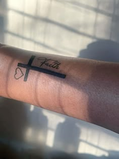 Matching Tattoo With Mom, Jesus Tattoo For Women, Jesus Hand Tattoo, Side Thigh Tattoos Women, Jesus Hand, Cross Tattoo On Wrist, Cute Tattoos On Wrist