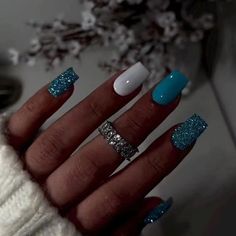 Simple Christmas Nail Designs Blue, Christmas Color Nails Simple, White And Blue Nails Christmas, Christmas Nails Acrylic Short Simple, Winter Nails White And Blue, Square Nails Ideas Winter, Blue Winter Nails Short, Christmas Nails Acrylic Blue, Blue Glitter Acrylics