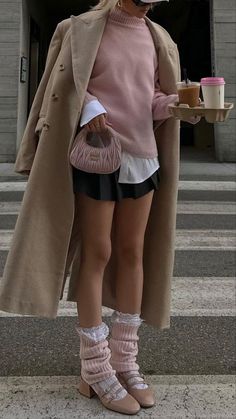 Vetements Shoes, Looks Adidas, Stile Blair Waldorf, Adrette Outfits, Fest Outfits, Skandinavian Fashion, Chique Outfits