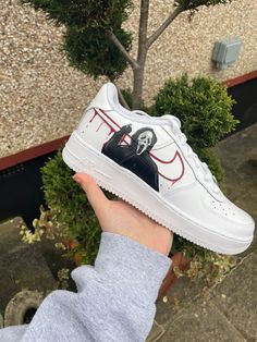 Ghostface Air Force 1, Ghost Face Air Force 1, Spooky Shoes Diy, Scream Custom Shoes, Scream Air Force 1, Ghost Face Shoes, Ghostface Shoes, Custom Air Forces, Dripping Blood