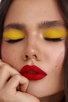 Maquillage On Fleek, Mekap Mata, Yellow Makeup, Yellow Eyeshadow, Make Up Nails, Colorful Eyeshadow