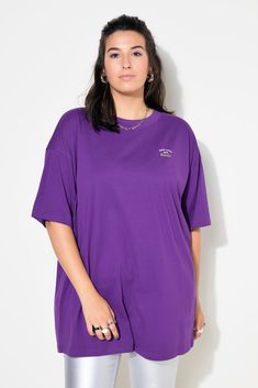 Statement Studio Untold Tee - crew neck, back print, short sleeves, and drop shoulders. Oversized fit. Cosplay Tips, Clothing Plus Size, Young Fashion, Plus Size Kleidung, T Shirt Oversized, Edgy Outfits, Plus Size Clothing, T Shirt Dress, Size Clothing