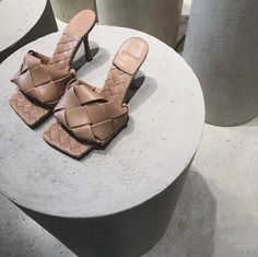 sleepless over these @bottegaveneta via @ileniatoma_ #bottegaveneta #daniellee Fashion Gone Rouge, Glitter Shoes, Footwear Design Women, Pretty Shoes, Street Styles, Nice Shoes, Shoe Collection, Bottega Veneta, Fashion Boots