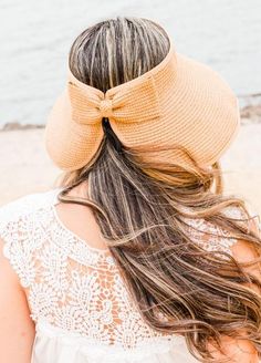 Our beautiful collection of Foldable Beach Hats is a must have this summer!  Not only are they gorgeous, they are practical in every way! These hats roll up neatly so you can throw them into your beach bag and purse.......simply brilliant! They are perfect for our traveling hipster gal, as they roll up nicely to pack i Beach Straw Hat, Stylish Jewelry Accessories, A Messy Bun, Hair Ribbons, Summer Beach Outfit, Rattan Bag, Beach Hat, Long Hair Cuts, Open Top