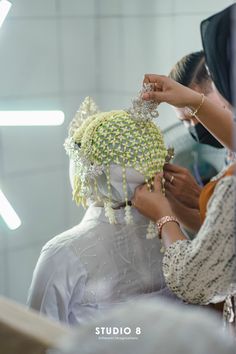 the woman is getting her hair done at the same time as the man in the mirror