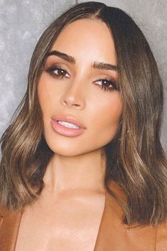 Olive Skin Tone Explained: What You Need for Flawless Makeup ★ Brown Hair Olive Skin, Light Olive Skin Tone, Olive Skin Tone Makeup, Olive Skin Makeup, Light Olive Skin, Light Skin Makeup, Olive Complexion, Soft Natural Makeup, Tone Makeup