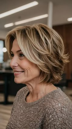 Transform Your Look: 15 Oval Face Hairstyles for Moms in 2024** ** 42 Hairstyles For Moms, Straight Haircuts, Oval Face Haircuts, Oval Face Hairstyles, Chin Length Hair, Perfect Hairstyle, Mom Hairstyles, Trendy Mom, Oval Face