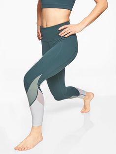 Athleta Colorblock Salutation 7/8 Tight Abyss (FIRST PICTURE) SIZE M TALL #281493  NEW WITH TAGS $89.00  FIT & SIZING Fitted, High rise, Tight leg Fits next to skin, sits at natural waist 7/8 LENGTH. Hits at that sweet spot right above the ankle for a less-restrictive feel Inseam: Regular: 24" Petite: 22" Tall: 27" PRODUCT DETAILS It's all about our amazing Powervita fabric with a barely-there yet hugged-in feel that gives you total freedom of movement in your asanas, in our flattering 7/8 lengt Toned Abs Workout, Best Yoga Leggings, Strappy Sports Bras, Yoga Sports Bra, Workout Outfits, Yoga Capris, Best Leggings, Womens Workout Outfits