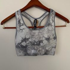 May Even Fit S Brand New Casual Gym Bra With Medium Support, Casual Medium Support Bra For Gym, Casual Medium Support Gym Bra, Seamless Casual Bra For Workout, Casual Workout Bra With Medium Support, Casual Medium Support Workout Bra, Casual White Workout Bra, Gray Sports Bra For Summer Workout, Gray Sporty Sports Bra For Summer