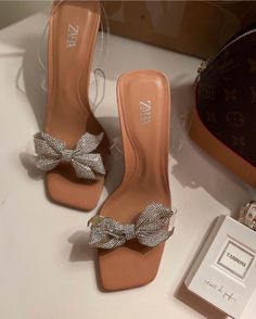 Diy Heels, Elegant Shoes Heels, Gold Earrings For Kids, Fancy Sandals, Fancy Heels, Heels Aesthetic, Fashion Shoes Heels, Zara Heels, Shoes Heels Classy