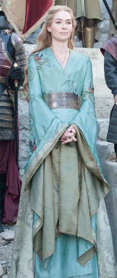 Verpassen Sie nicht die Chance, Ihr zu einer Art Chersei Lannister Kleid bestellen. Es werden alle auf Ihrem nächsten Mittelalterfest oder Cosplay-Convention zu betäuben. Das Kleid wird speziell für Ihre Messungen aus drei verschiedenen Arten von Taft maßgefertigt. In der Regel für Halloween Costumes Scarecrow, Halloween Costume Contest