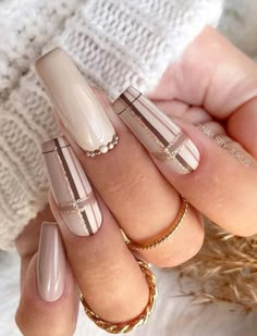 Ongles Beiges, Beige Nails Design, Megan Rapinoe, Plaid Nails, Beige Nails, Winter Nail Designs, Orange Nails