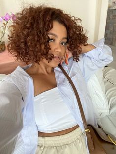 Copper Brown Curly Hair, Red Hair On Brown Skin, Brown Curly Hair, Colored Curly Hair, Short Curls, Beautiful Curly Hair, Head Color, Love Your Hair, Redhead Girl