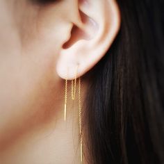 Nwt 18 Karat Gold Plated Threader Earrings. Minimalist, Delicate And Engaging, These Sterling Silver Threader Drop Earrings Simply Thread Through The Ear For A Daring And Abstract Fashion Statement. Can Be Worn In A Multitude Of Ways By Threading The Thinner Bar Through Either The Front Or The Back Of The Ear. Have Fun With These! Create Your Own Signature Look By Experimenting With Different Threading Techniques. Total Length Is Approximately 14 Centimeters. Ear Thread Earrings, Threaded Earrings, David Yurman Earrings, String Earrings, Rhinestone Costumes, Threader Earrings Gold, Abstract Fashion, Cherry Earrings, Thread Earrings