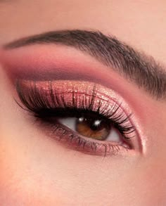 Glam Eye Makeup Looks, Soft Glam Eye Makeup, Make Up Yeux, Eye Makeup Trends, Circus Makeup, Glam Eye Makeup, Shimmer Eye Makeup, Red Eye Makeup, Rose Gold Makeup