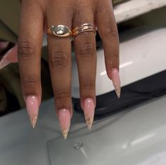 Almond Nails Designs Wedding Guest, Gold French Tip Stiletto Nails, September Stiletto Nails, Pink And Gold Acrylic Nails Designs, High Arch French Tip Nails, Pointy Short Nails, Pink And Gold Almond Nails, Almond Nails Long Classy, Christmas Stilleto Nails Designs