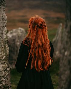 Viking Hair Down, Red Hair Medieval, Traditional Celtic Hairstyles, Medieval Redhead, Medieval Hair Styles, Redhead Long Hair, 2023 Long Hair, Viking Outfits