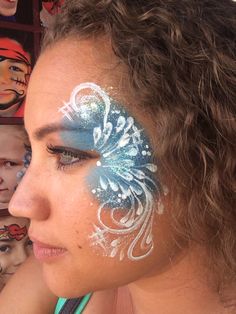 Face paint. Disneyland. Frozen inspired. Frozen Face Paint, Frozen Makeup, Christmas Face Painting, Frozen Face, Painting Face