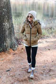 Fall Outdoor Outfits, Outdoor Winter Outfit, Outdoorsy Outfit, Alaska Outfits, Wander Outfit, Cute Hiking Outfit, Hiking Boots Outfit, Look Legging, Colorado Outfits