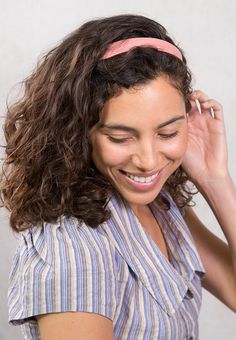 Pretty! Coral pink headband in a quick and easy hairstyle. She glows in Lilla Rose! Carnation Hairband. | curly hairstyles | wavy hairstyles | shoulder length hair | #wavyhair #easyhairstyles #headbands School Hairstyles Curly Hair, Back To School Hairstyles Curly, School Hairstyles Curly, Pink Hair Accessories, Leather Headband, Hairstyles Wavy, Easy Hairstyles For School