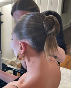 Sleek Bun Hairstyles, Slicked Back Hair, Slick Hairstyles, Sleek Hairstyles, Wedding Updo, Hair Envy, Wedding Hair And Makeup, Hailey Bieber, Aesthetic Hair