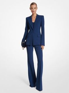 Womens Fitted Blazer, Womens Work Suits Office Wear, Silk Pant Suit For Women, Modern Blazers For Women, Women’s Fitted Suit, Women In Blue Suits, Women In Tailored Suits, Grad Suits For Women, Women's Pant Suit