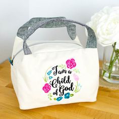 Show off Saturday... A Chubby Lunch Tote Scripture Case! — SewCanShe | Free Sewing Patterns for Beginners Tote Sewing Pattern, Free Sewing Patterns For Beginners, Sewing Patterns For Beginners, Postage Stamp Quilt, Learning To Sew, Free Sewing Pattern, Sewing Tutorials Free