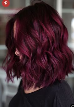 Red Hair With Black Underneath, Hair Color Combos, Burgundy Hair Ideas, Raspberry Hair Color, Burgundy Hair With Highlights, Short Burgundy Hair, Wine Red Hair Color, Two Tone Hair Color, Pelo Color Borgoña