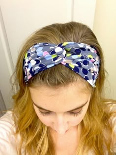 Kraftie Katie: DIY Headband Tutorial (Super Easy!) Diy Nurse Headband, Easy Diy Headbands, Sweatband Diy, Cotton Fabric Headbands Diy, How To Make A Hair Band Fabric Headbands, Sew Hair Band, Top Knot Headband Diy, Stretchy Headbands Diy, Headband Tutorial Diy