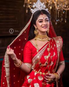 Bengali Bridal Look, Bengali Bride Reception Look, Elaborate Hairstyles, Bengali Culture, Indian Bride Makeup, Bengali Bridal Makeup, Indian Women Painting, Bengali Bride, Bridal Makeover