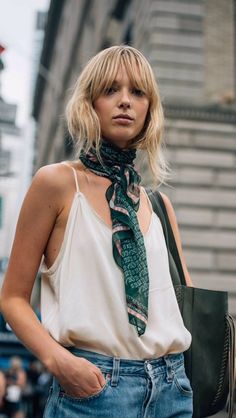 @dcbarroso Scarf Trends, Beige Outfit, Green Scarf, Street Fashion Photography, Inspiration Fashion, Street Style Inspiration, Street Style Looks