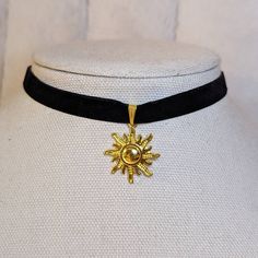 Gold Sun Charm Velvet Choker Necklace. Charms Are Approximately 28x24mm. Comes On A 12 Inch Velvet Choker With A Lobster Clasp And 2 Inch Extension Chain. Fantasy Clothing Accessories, Black And Gold Accessories, Sun Witch Costume, Gold Sun Jewelry, Sun Themed Jewelry, Sun Fashion, Necklace Sun, Sun Accessories, Sun Themed Outfits