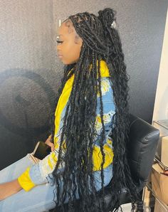 Soft Locs Outfit Ideas, Bohemian Soft Locs Hairstyles, Different Faux Locs, Soft Locs With Curly Hair Added, Faux Locs With Curly Pieces, Knotless Locs With Curls, Distressed Soft Locs Hairstyles, Soft Locs Half Up Half Down, Infinity Locs With Curls