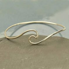 Add beachy vibes to your shop with this Sterling Silver Wave Bracelet - Beach Jewelry. Sold per piece. Silver wire is hand-formed into a playful wave shape, creating fluidity and movement. The perfect bracelet for any beach lover! Hammered Silver Jewelry, Wire Jewelry Rings, Simple Silver Jewelry, Beach Bracelet, Bijoux Fil Aluminium, Wave Bracelet, Beach Bracelets, The Bangles, Wire Jewelry Designs